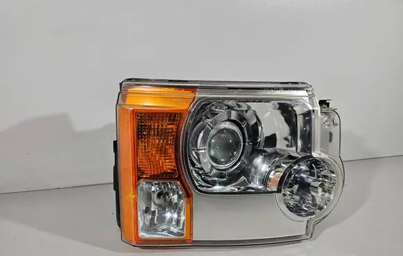 Land Rover Discovery 3 - LR3 Headlight/headlamp XBC500102 H242BRAD 10016570