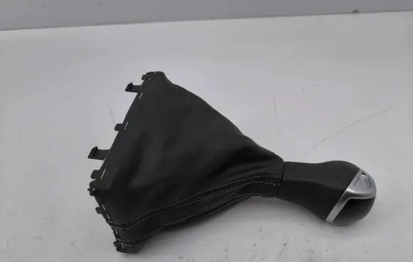 Audi Q2 - Gear lever shifter trim leather/knob 81c713139d