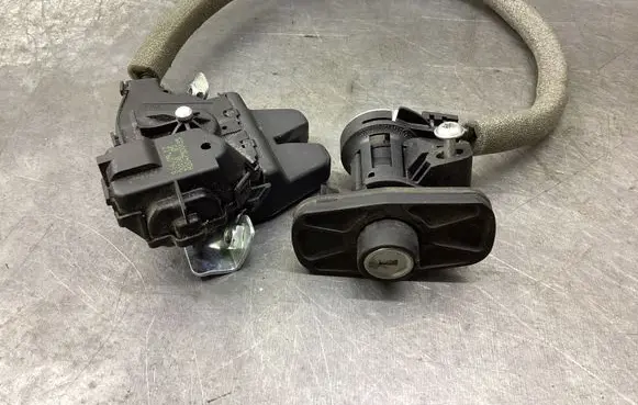 Mercedes-Benz CLS C218 X218 Tailgate/trunk/boot lock/catch/latch A2047500185