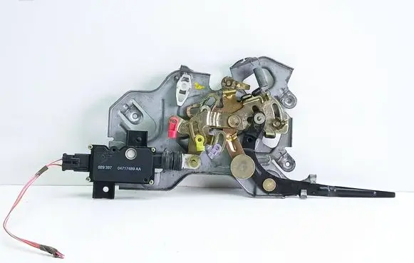 Chrysler Voyager Sliding door lock 04717489AA