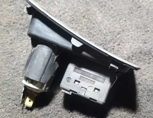 BMW 1 E81 E87 AUX in-socket connector 6930561