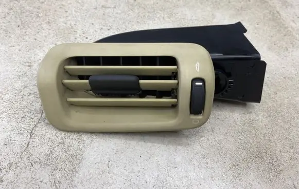 Volvo V70 Rear air vent grill 06E5365