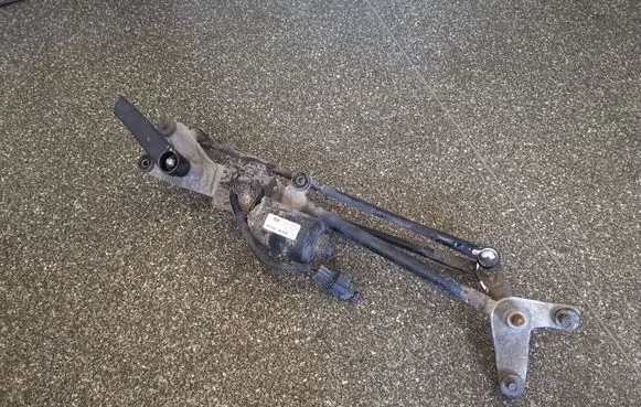 KIA Sorento Front wiper linkage and motor 981003E000