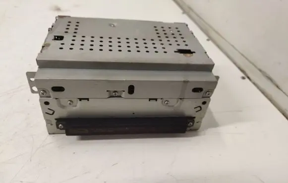 Volvo XC70 Radio/CD/DVD/GPS head unit V04860