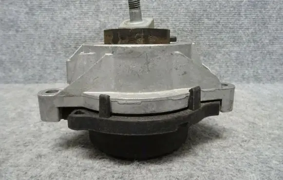 BMW 4 F36 Gran coupe Engine mount bracket 6856405