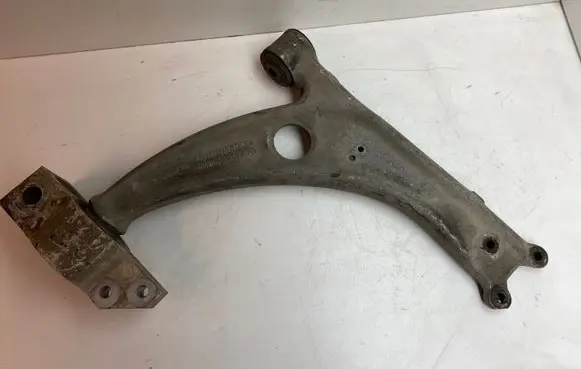 Volkswagen PASSAT B6 Front lower control arm/wishbone 3C0407153B