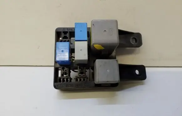 Hyundai Tucson JM Relay mounting block N911022E07204 91102 2E072