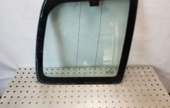Jeep Cherokee III KJ Rear side window