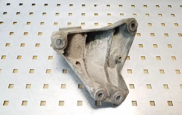 Audi A4 S4 B7 8E 8H Gearbox mounting bracket 8E0399113L