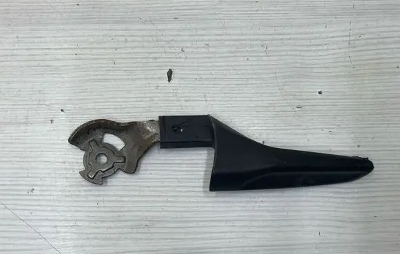 Peugeot 2008 II Seat adjustment handle 9824526480