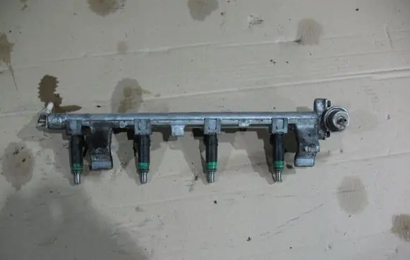 Ford Fusion Fuel main line pipe 9D2809H487