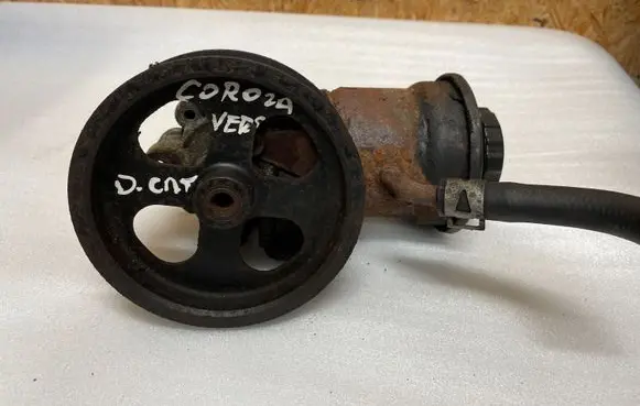 Toyota Corolla Verso E121 Power steering pump 12180