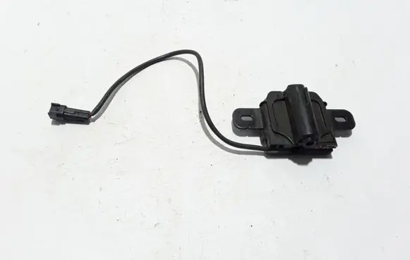 Volvo V40 Engine bonnet (hood) release handle 31371016