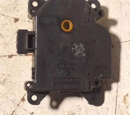 Toyota Avensis Verso Air flap motor/actuator 0637008600 D2800