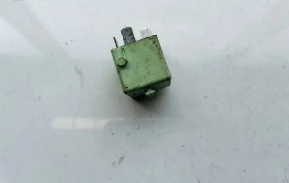 BMW 5 E39 Other relay 61368373700 v23134-k59-x312