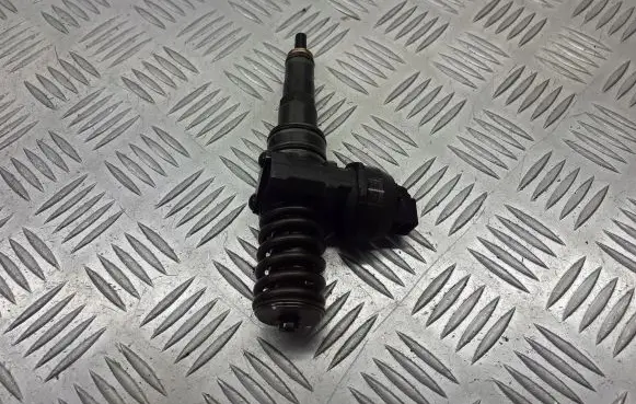 Skoda Octavia Mk2 (1Z) Fuel injector 038130073AG
