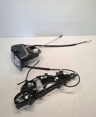 Opel Insignia B Front door lock 13533592