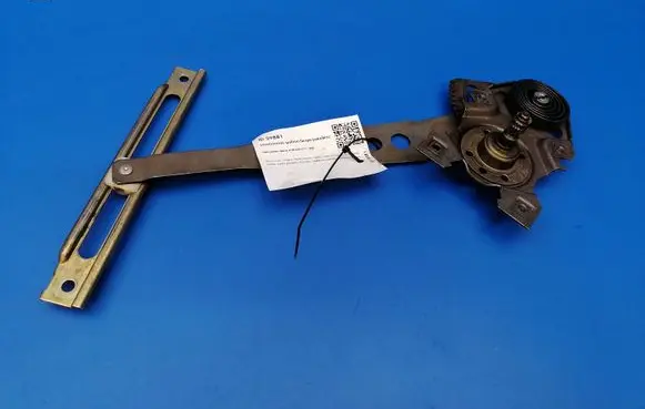 Rear door manual window regulator