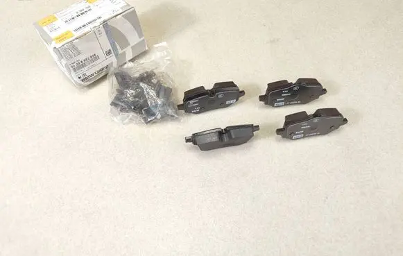 BMW X2 U10 Brake pads (rear) 8882958