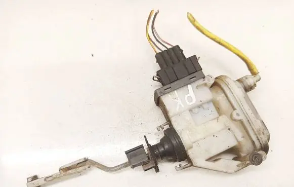 Volkswagen PASSAT B4 Central locking vacuum pump 3A0862153B
