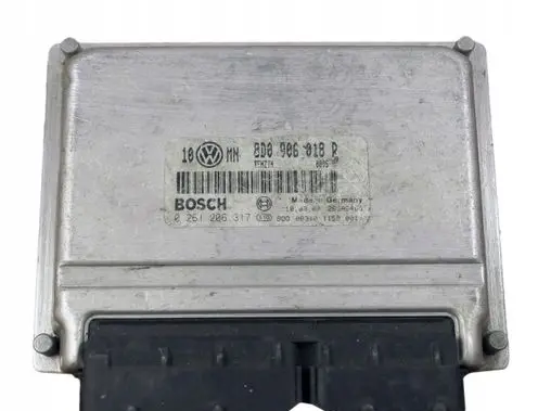 Volkswagen PASSAT B5 Engine control unit/module 8D0906018P