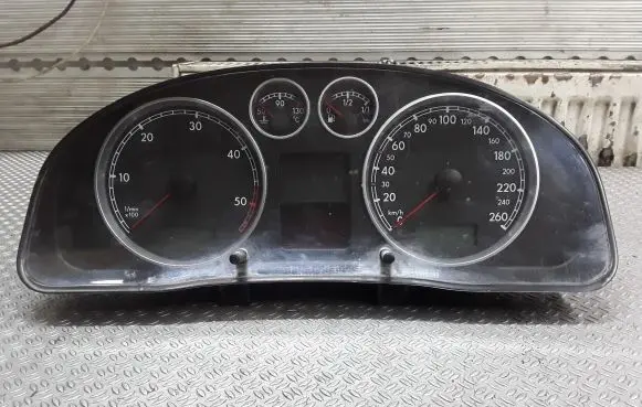 Volkswagen PASSAT B5.5 Speedometer (instrument cluster) 3B0920925A