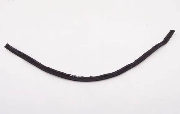 Volkswagen Crafter Wiper trim VW_CRAFTER_I_06-16_USZCZELKA_MASKI_PODSZYBIA