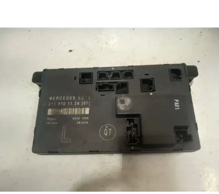 Mercedes-Benz E W211 Door control unit/module 2118701126 00401599