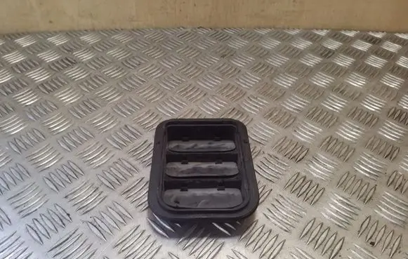 Skoda Octavia Mk2 (1Z) Quarter panel pressure vent 3T0819465 6J0819465