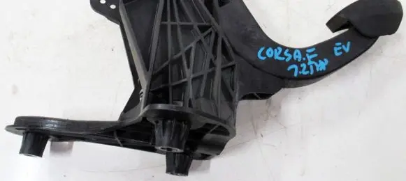 Opel Corsa F Clutch pedal 9824262180