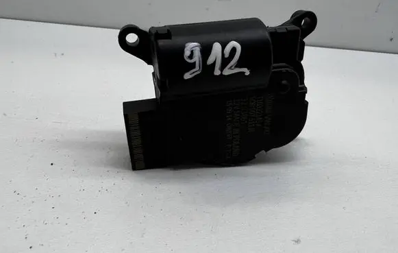 Volkswagen Touran II Air flap motor/actuator 5Q0907511H 3293861 T10322145A
