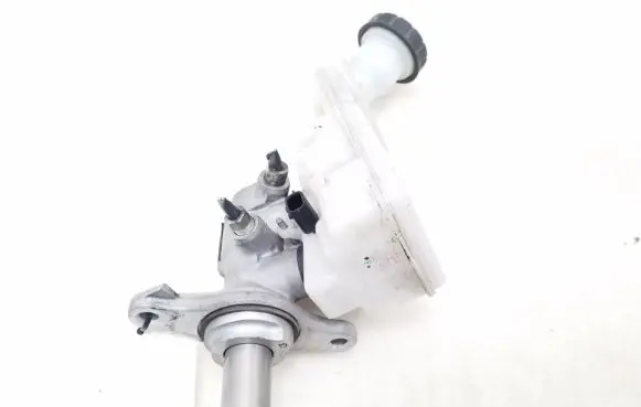 Nissan Juke I F15 Master brake cylinder