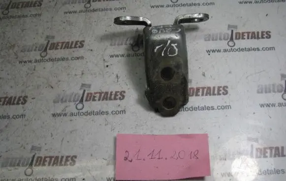 Honda CR-V Front door upper hinge