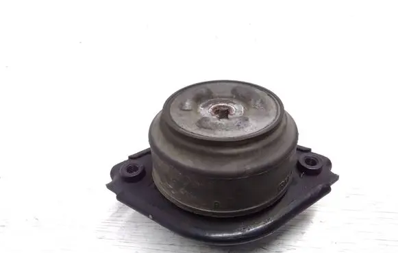 Mercedes-Benz ML W164 Engine mount bracket A2512404417
