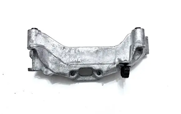 Peugeot 3008 II Engine mounting bracket 9674960380