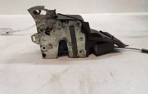 BMW 5 E39 Front door lock 8300