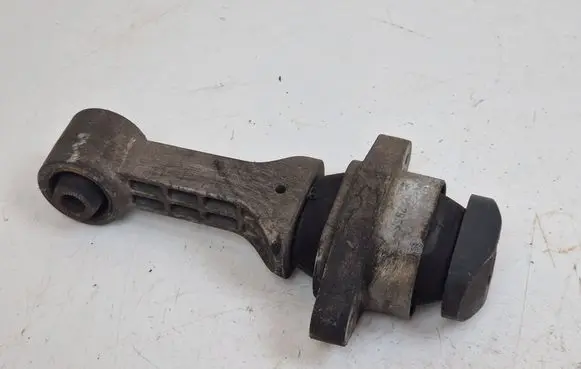 Hyundai i40 Engine mount bracket