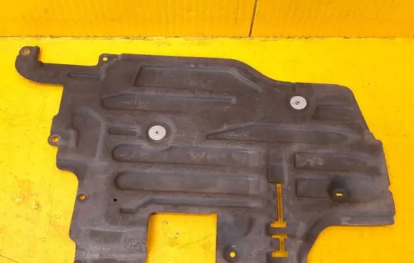 Volvo V60 Front underbody cover/under tray 31420485