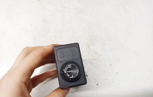 Nissan Primera Wing mirror switch 