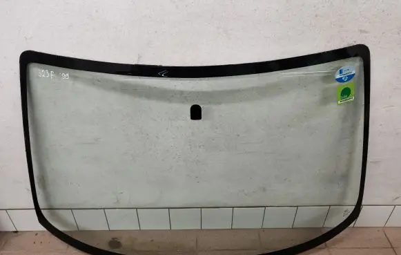 Mazda 323 F Front windscreen/windshield window 