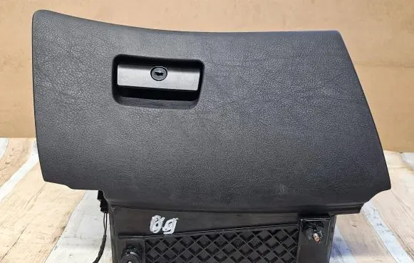 BMW 5 E39 Glove box