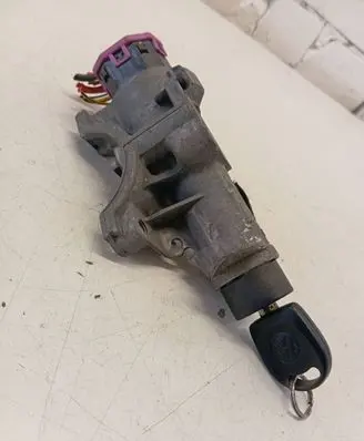 Volkswagen Golf IV Ignition lock 4B0905851A