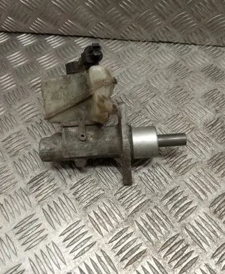 Volkswagen Golf III Master brake cylinder