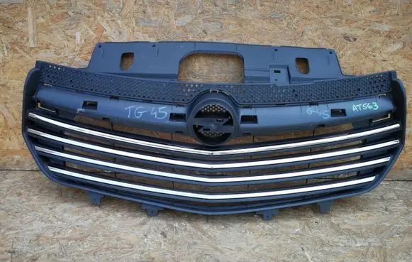 Opel Vivaro Front bumper upper radiator grill 623105615R