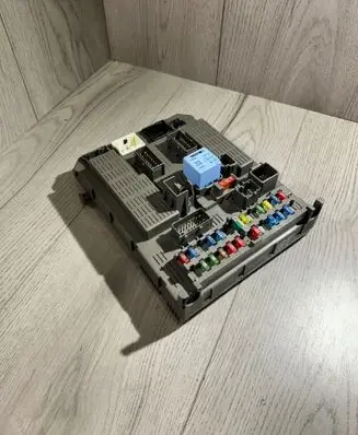 Citroen C8 Fuse module 9646907380