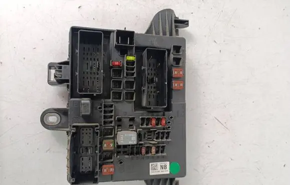 Opel Insignia A Fuse module 13277318