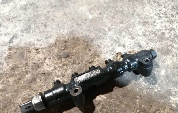Citroen C4 I Fuel main line pipe 9654592680