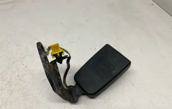 Mercedes-Benz C W204 Rear seatbelt buckle A2048602569