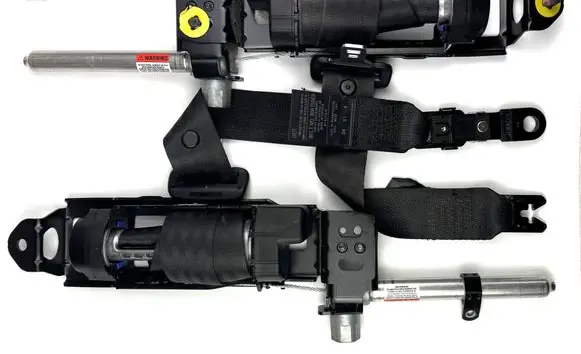 Volvo V50 Front seatbelt 30615569 30615571