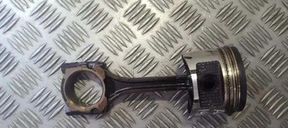 Nissan Almera Piston with connecting rod